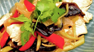 鶏胸肉の生姜炒め