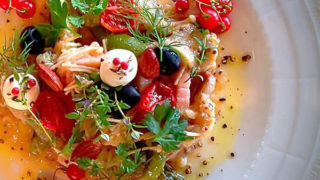 姫ポークと新玉ネギの白ワイン蒸し