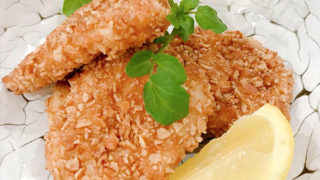 ささみの柿の種衣揚げ