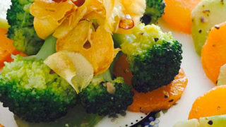 ブロッコリーと人参のニンニク黒胡椒炒め