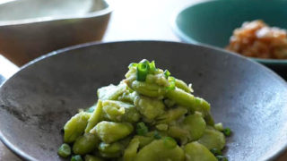 そら豆と葱の鶏油炒めと鶏皮せんべい