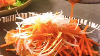 豚肉の熱々ソースがけ