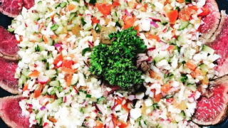 肉も野菜もいっぱい肉サラダ