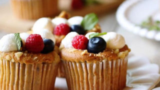 ベリーのシフォンカップケーキ