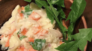 たんぽぽの葉withポテトサラダ